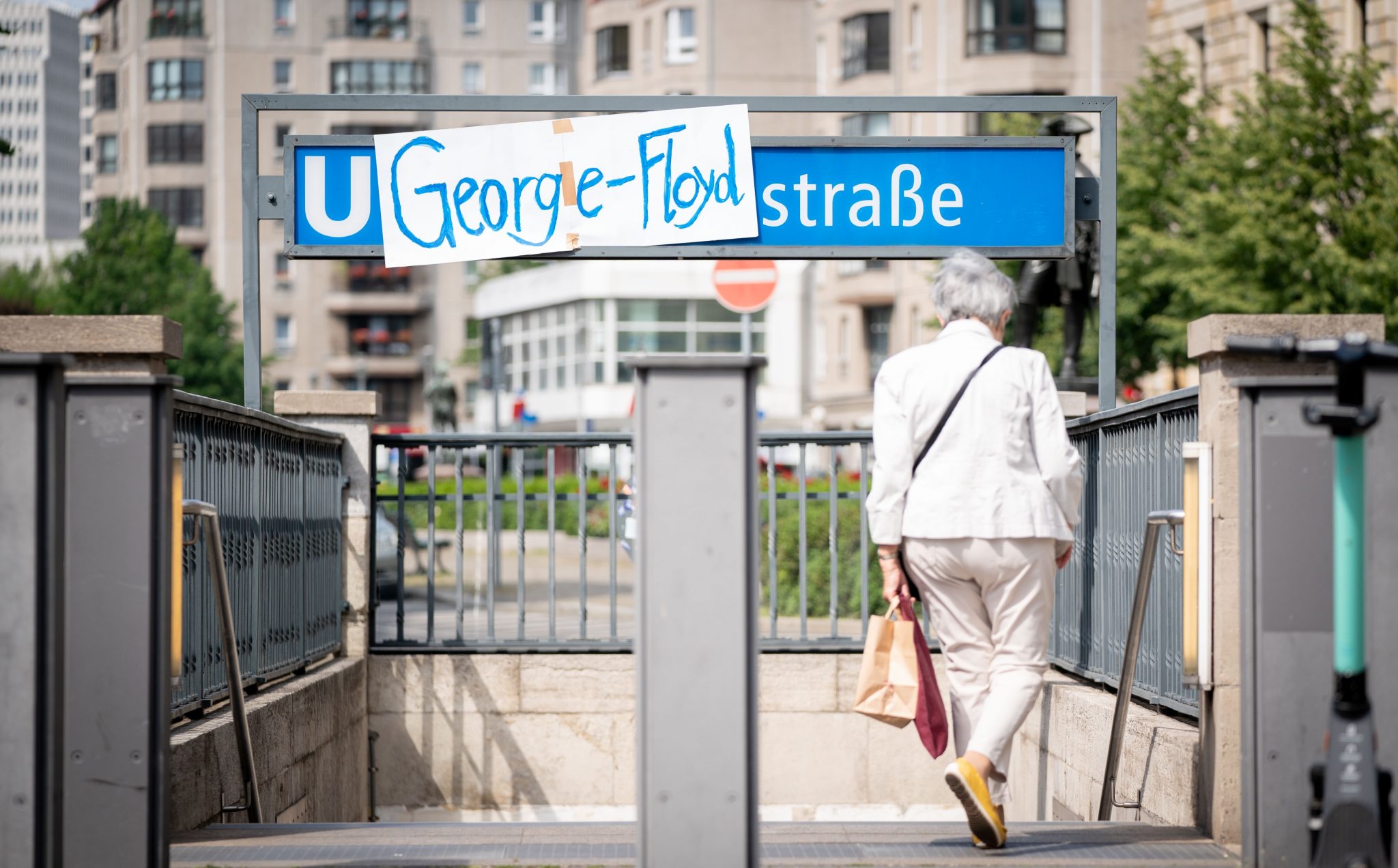 U-Bahnhaltestelle Mohrenstraße: Kurzerhand umbenannt Foto: picture alliance/Kay Nietfeld/dpa
