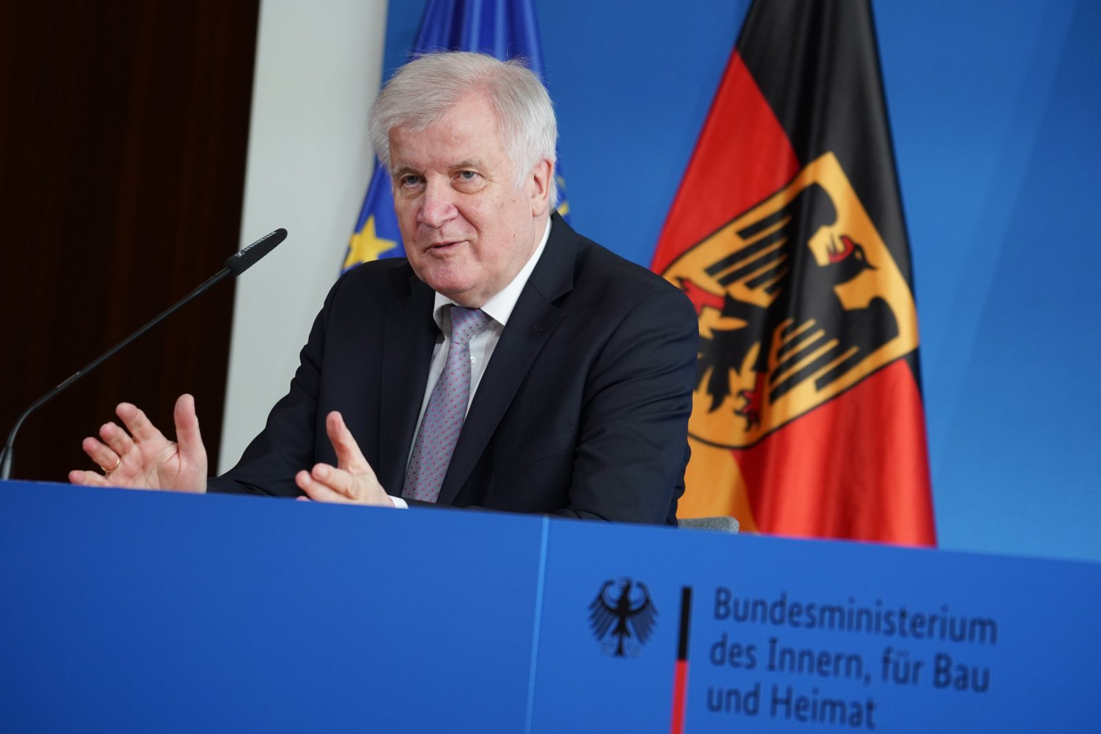 Horst Seehofer (CSU): „Daß es eine Delle gab, liegt schlicht und einfach an der Corona-Entwicklung“ Foto: picture alliance/Jörg Carstensen/dpa