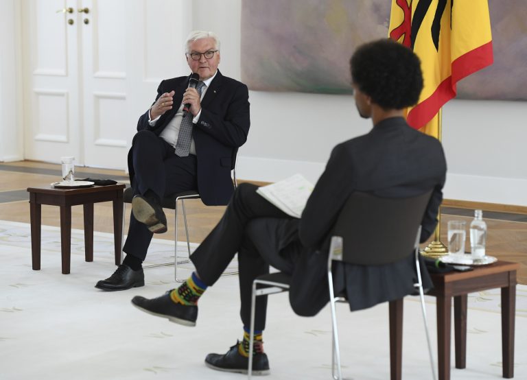 Frank-Walter Steinmeier und Daniel Gyamerah Foto: picture alliance / AP Photo