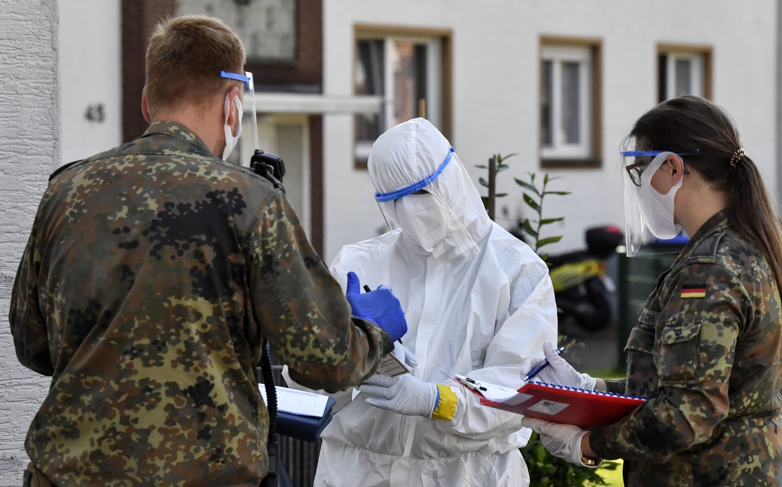 Bundeswehr unterstützt Behörden in Gütersloh Foto: picture alliance / AP Photo