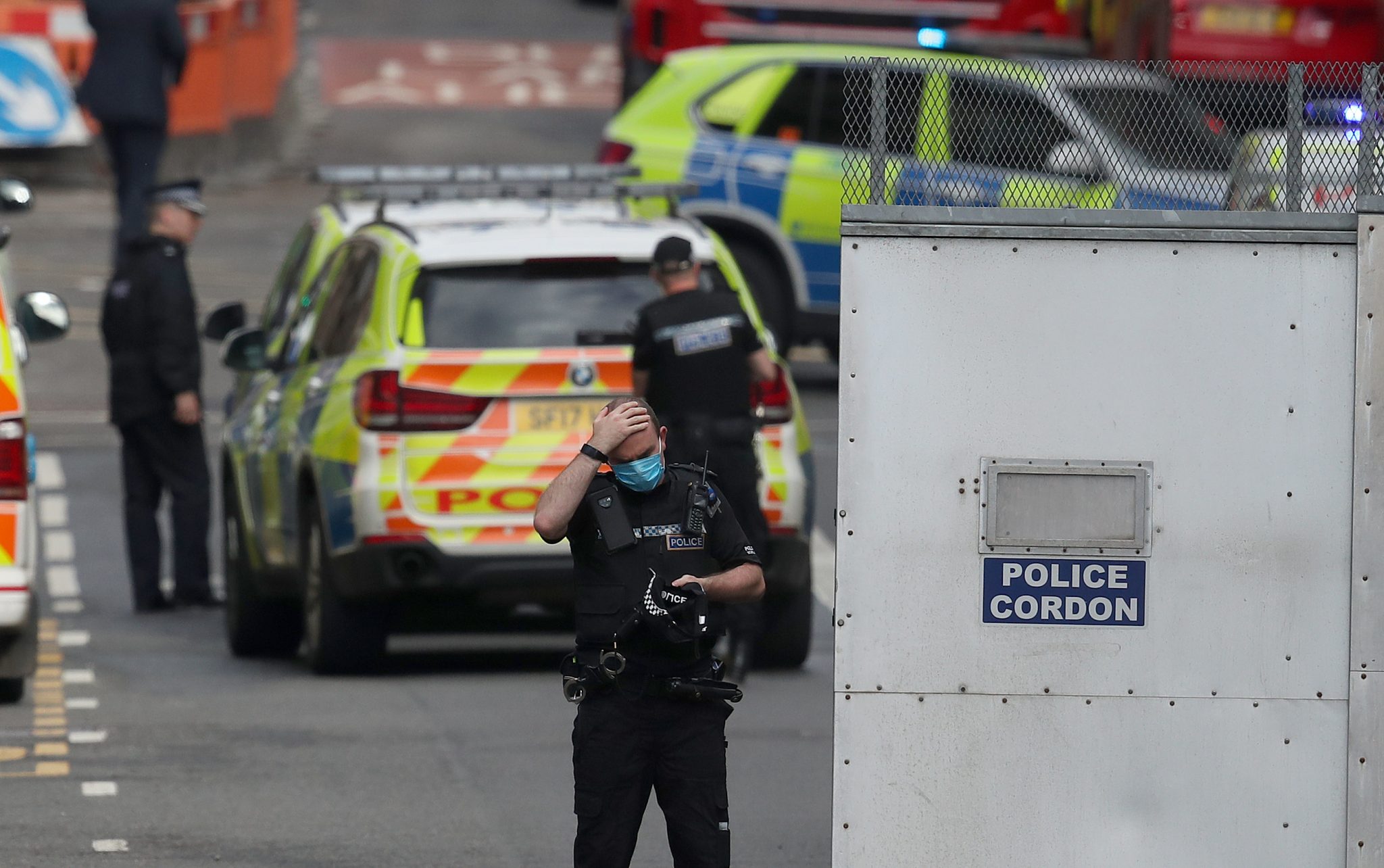 Polizisten sichern den Tatort in Glasgow ab Foto: picture alliance / empics