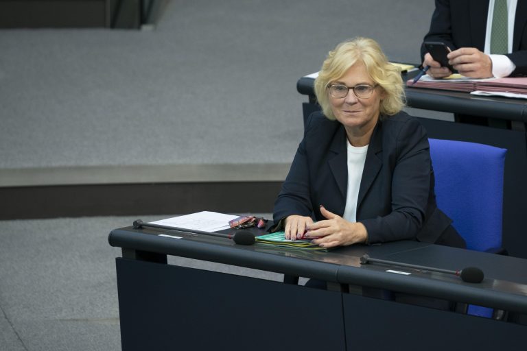 Bundesjustizministerin Christine Lambrecht (SPD) verurteil Gaffer- und Spannerfotos Foto: picture alliance