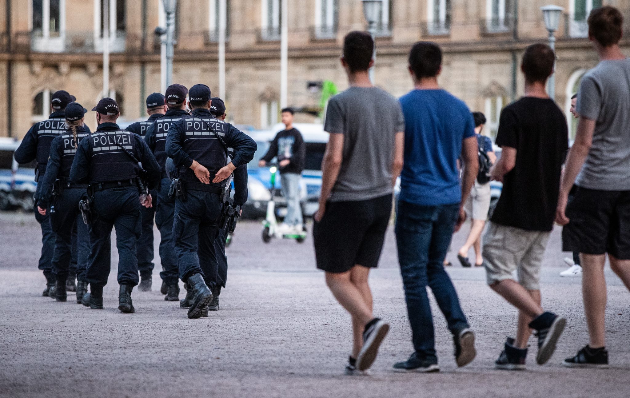 Polizeipräsenz in Stuttgarter Innenstadt: Kontrolliert verstärkt Jugendliche Foto: picture alliance/Christoph Schmidt/dpa