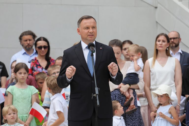 Polens Präsident Andrzej Duda will die Verfassung ändern lassen, um Homo-Paaren Adoptionen zu verbieten Foto: picture alliance / PAP