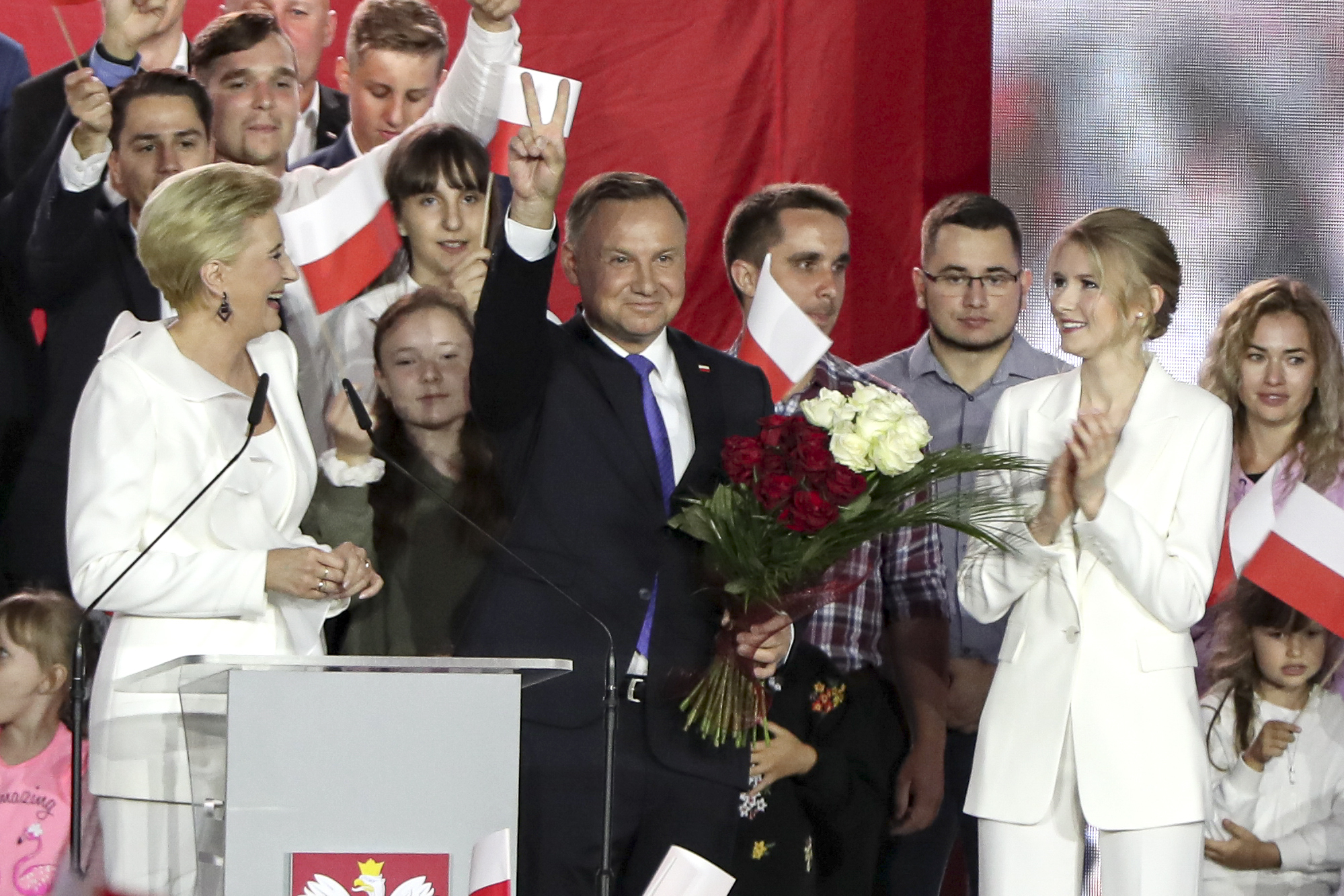 Polens alter und neuer Präsident Andrzej Duda (mitte) Foto: picture alliance / AP Photo