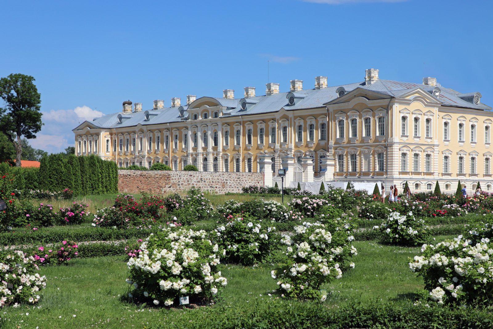 Schloß Ruhenthal, heute Rundale, das „Versailles des Baltikum“, Sommerresidenz des Ernst Johann Biron, Herzog von Kurland, 1768 fertiggestellt Foto: Privat