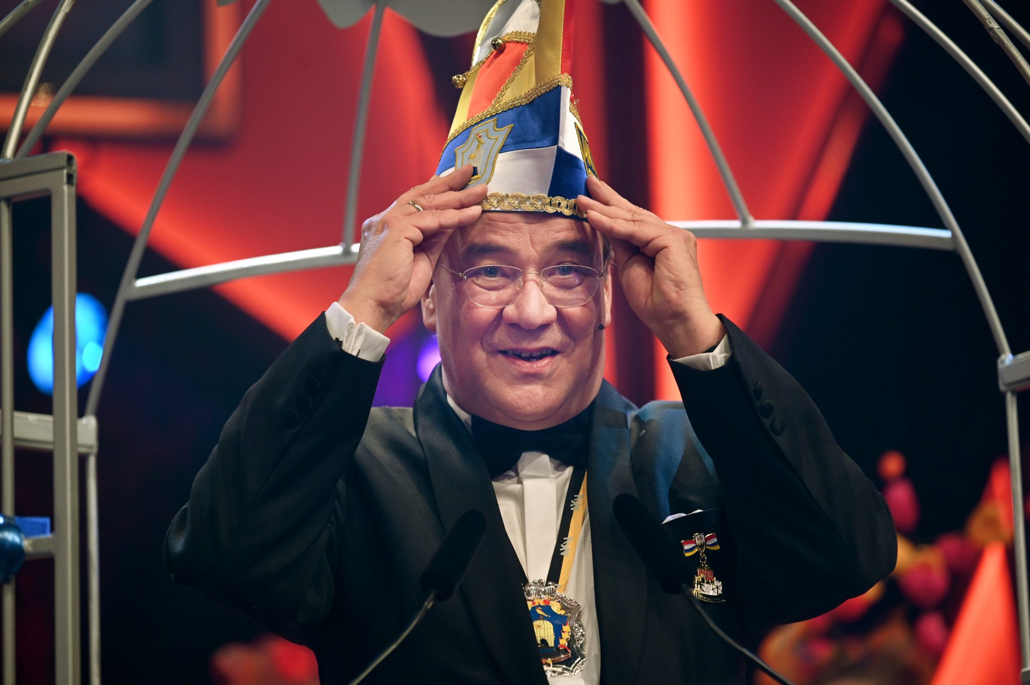 Nordrhein-Westfalens Ministerpräsident Armin Laschet (CDU) während der diesjährigen Karnevalssaison Foto: picture alliance/Henning Kaiser/dpa