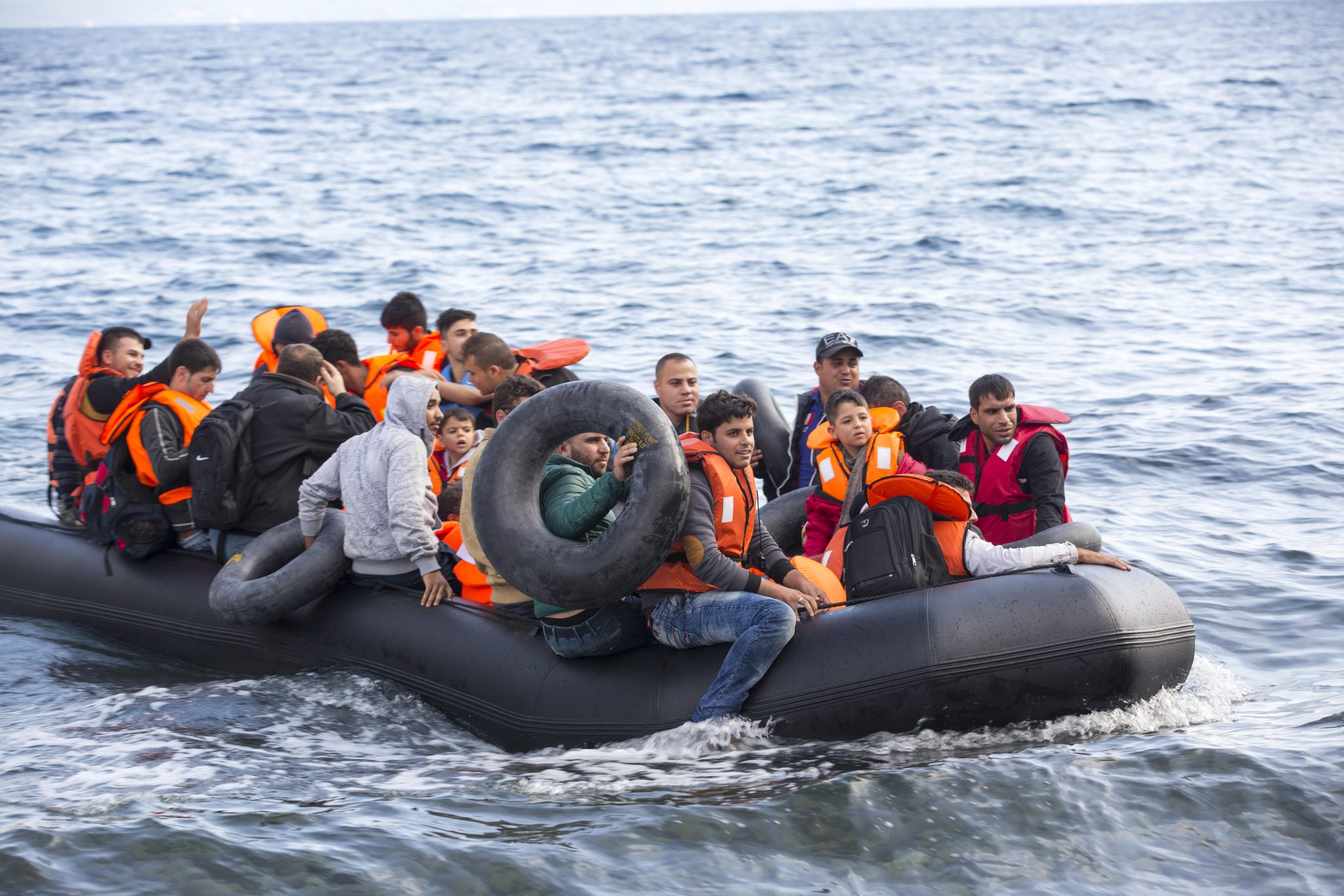 Syrer erreichen Europa: Ein Migrationspakt der EU-Kommission soll die Zuwanderung koordinieren (Archivbild) Foto: picture alliance/Global Warming Images