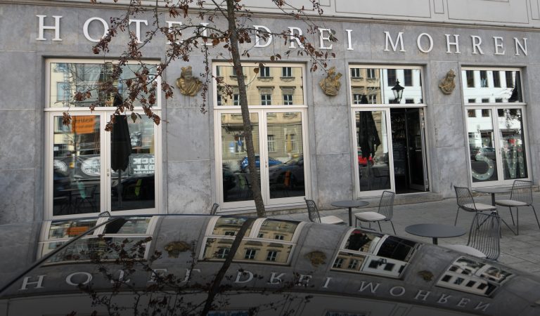 Das Hotel "Drei Mohren" in Augsburg ändert seinen Namen wegen anhaltender Kritik Foto: picture alliance/Stefan Puchner/dpa