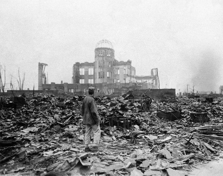 Die japanische Stadt Hiroshima wurde durch die Atombombe zerstört Foto: picture alliance / AP Photo