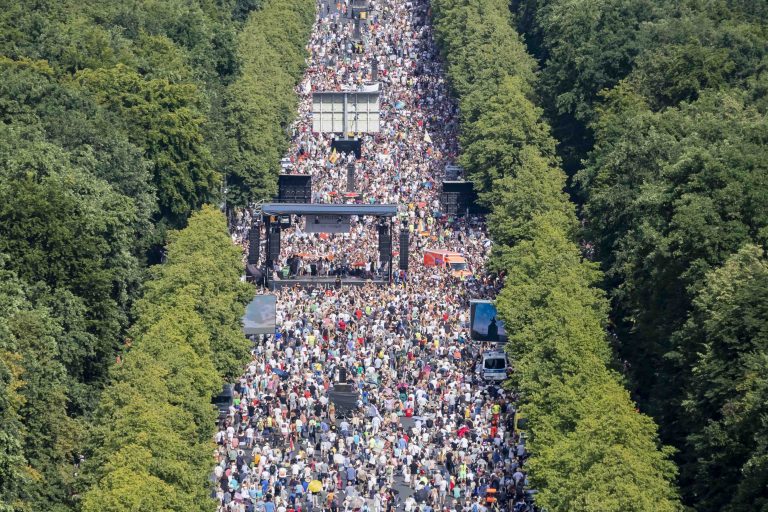 Corna-Demo: Teilnehmerzahl wächst