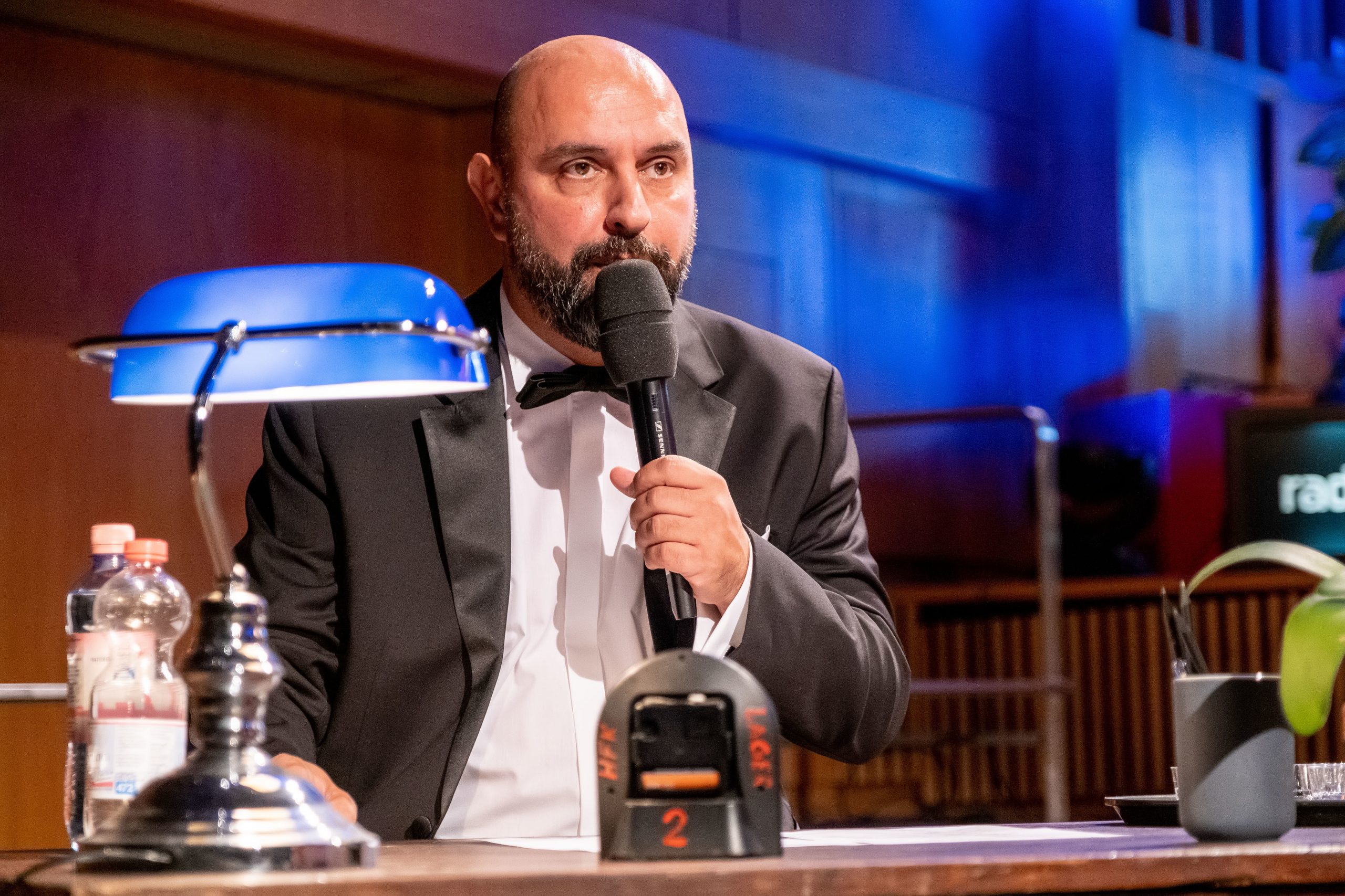 Der Komiker Serdar Somuncu während eines Auftritts (Archivbild) Foto: picture alliance/Fotostand