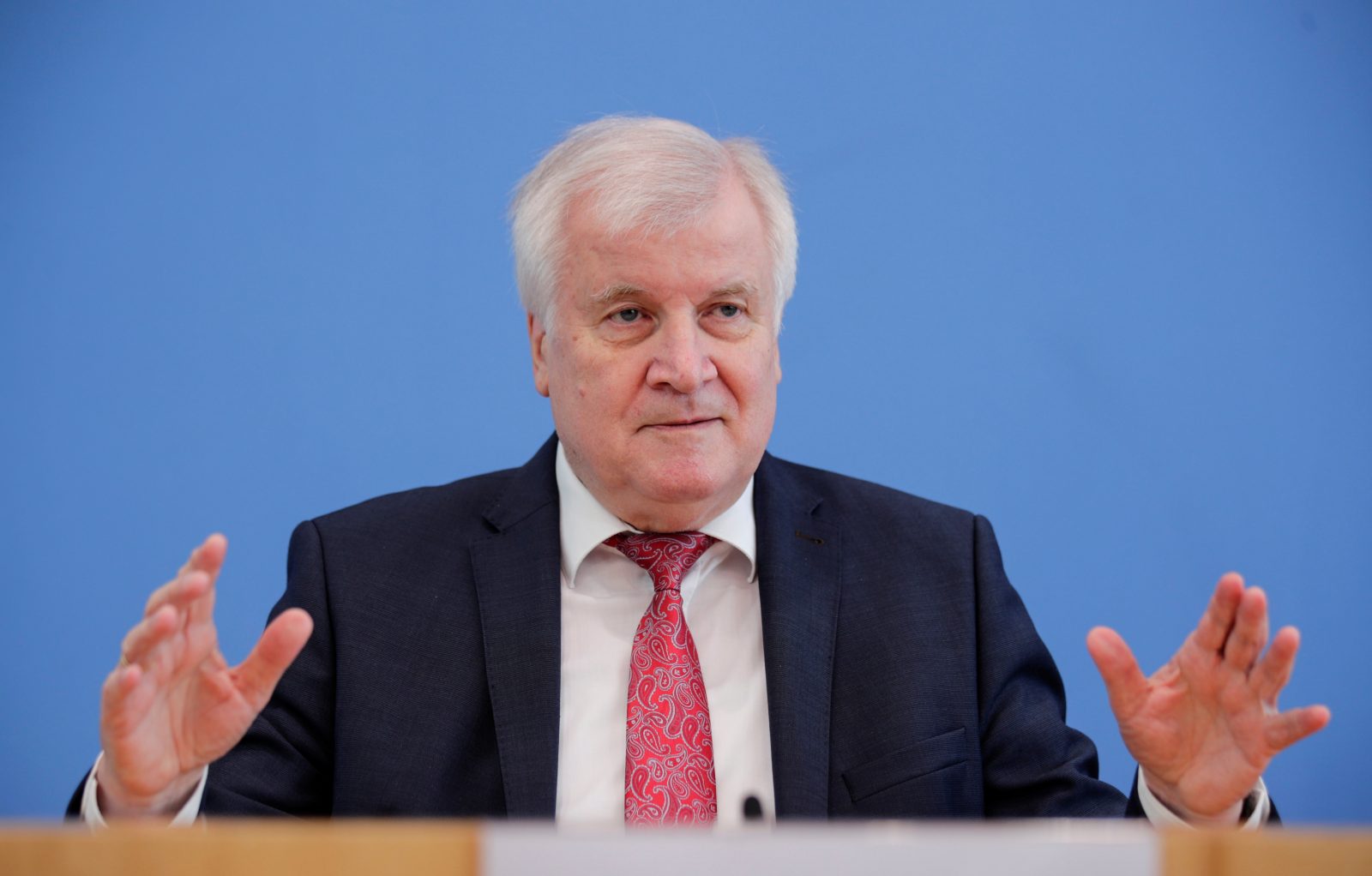 Ο Horst Seehofer (CSU) θέλει να αναλάβει δράση κατά της ισλαμοφοβίας