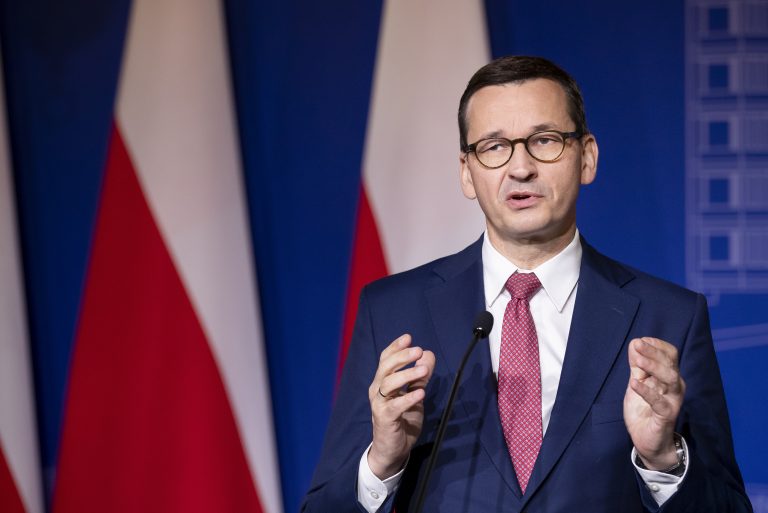 Polens Ministerpräsident Mateusz Morawiecki (PiS) wehrt sich gegen die Vorwürfe Foto: picture alliance / AP Photo