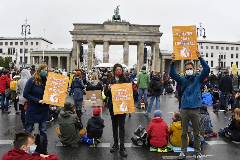 Demonstranten der "Fridays For Future"-Bewegung in Berlin Foto: picture alliance/Geisler-Fotopress
