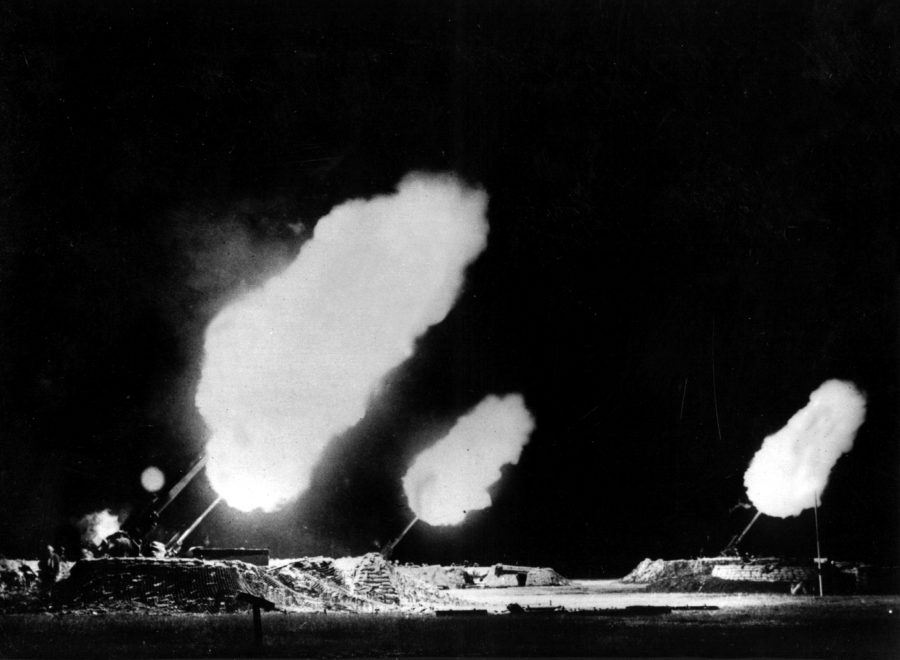 Britische Flakbatterie feuert im Londoner Hyde Park auf angreifende deutsche Maschinen Foto: (c) dpa - Bildarchiv 