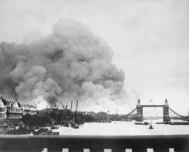 London brennt nach einem deutschen Luftangriff im September 1940 Foto: picture-alliance / akg-images