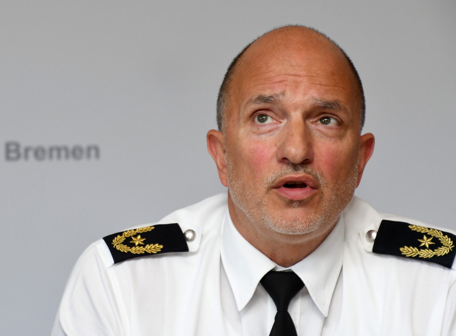 Bremens Polizeivizepräsident Dirk Fasse ist zufrieden über die Verpflichtung einer Referentin für Vielfalt (Archivbild) Foto: (c) dpa