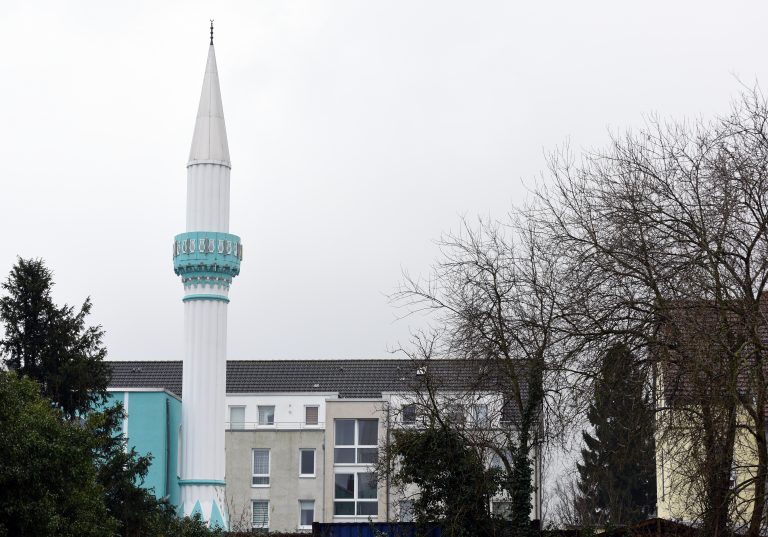 Der Muezzin-Ruf darf wieder vom Minarett der Moschee in Oer-Erkenschwick ertönen Foto: (c) dpa