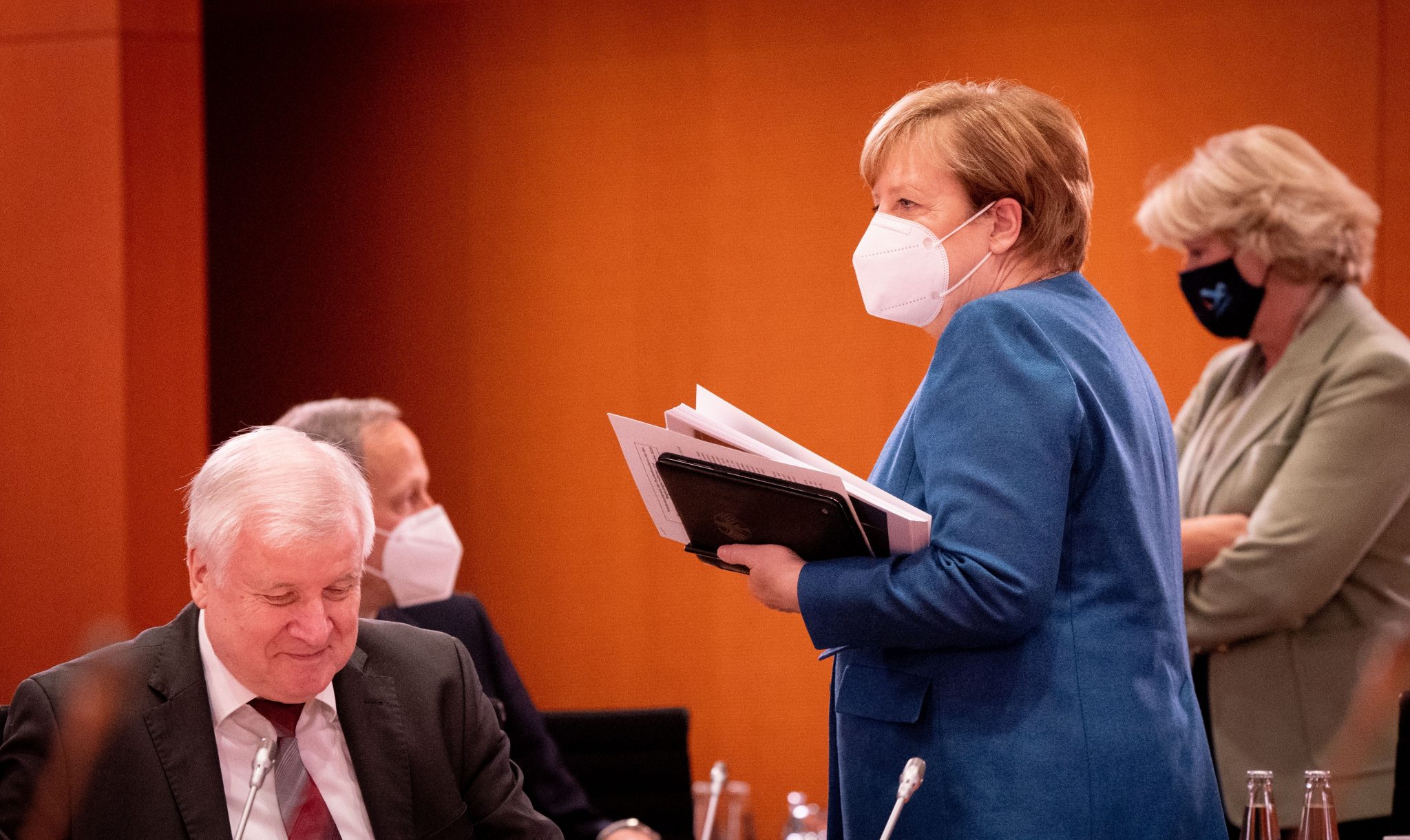 Bundeskanzlerin Angela Merkel (CDU) und Bundesinnenminister Horst Seehofer (CSU) verschärfen die Corona-Regeln Foto: picture alliance/Kay Nietfeld/dpa-Pool/dpa
