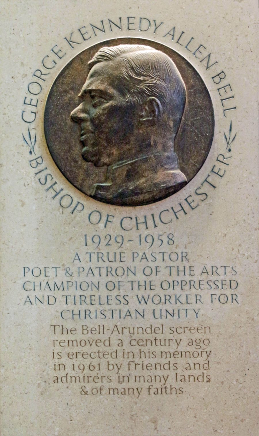 Der Bischof von Chichester, George Bell, ergriff während des Zweiten Weltkriegs für die Deutschen Partei, Gedenktafel in der Kathedrale von Chichester Foto: Weißmann 