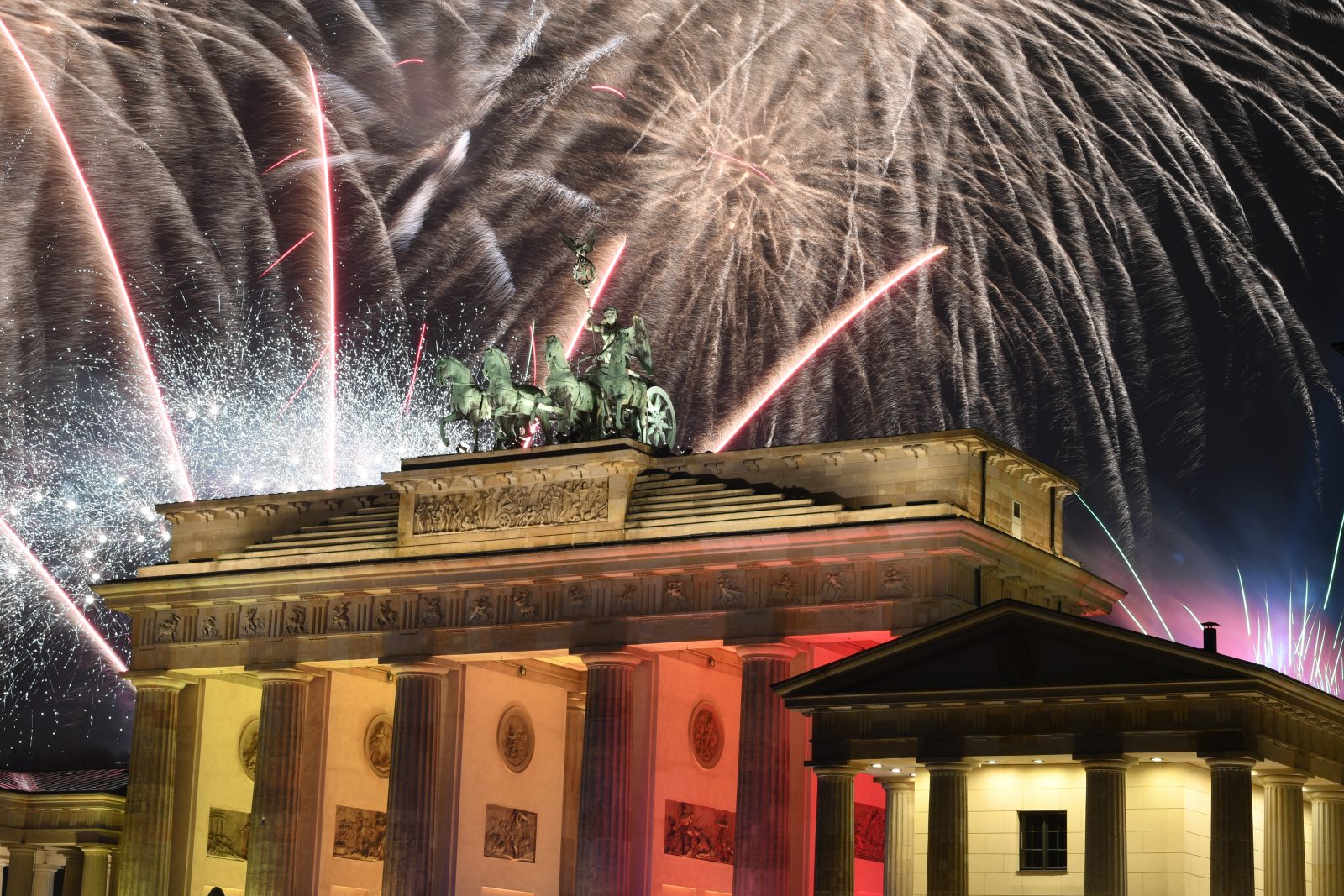 Silvesterfeuerwerk am Brandenburger Tor: Mehrere Politiker fordern in diesem Jahr aufgrund der Corona-Krise das Neuhahr nicht groß zu feiern