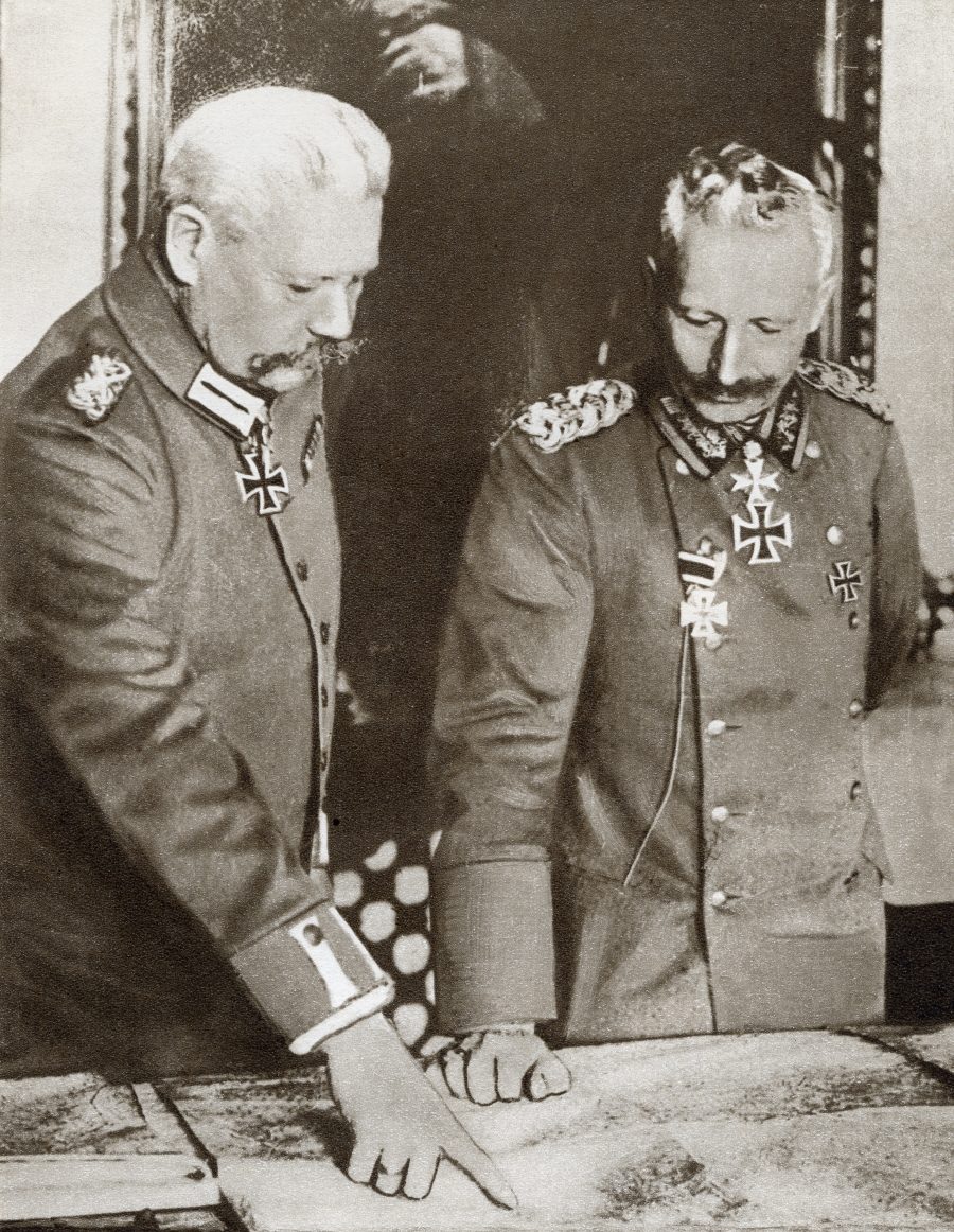 Generalfeldmarschall Paul von Hindenburg (l.) mit Kaiser Wilhelm II. während des Ersten Weltkriegs Foto: picture alliance 