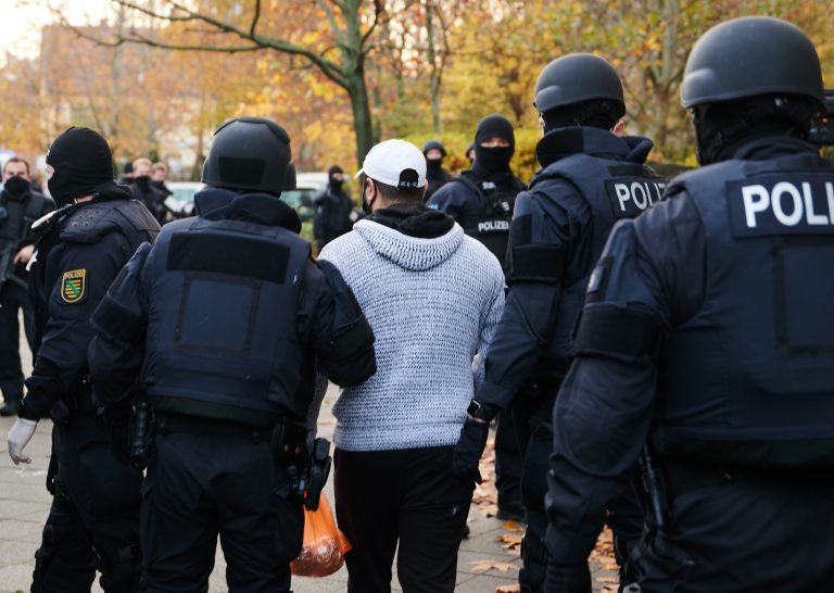 Razzia in der Glitschiner Straße in Berlin wegen des Kunstraubs im Grünen Gewölbe vergangenes Jahr.