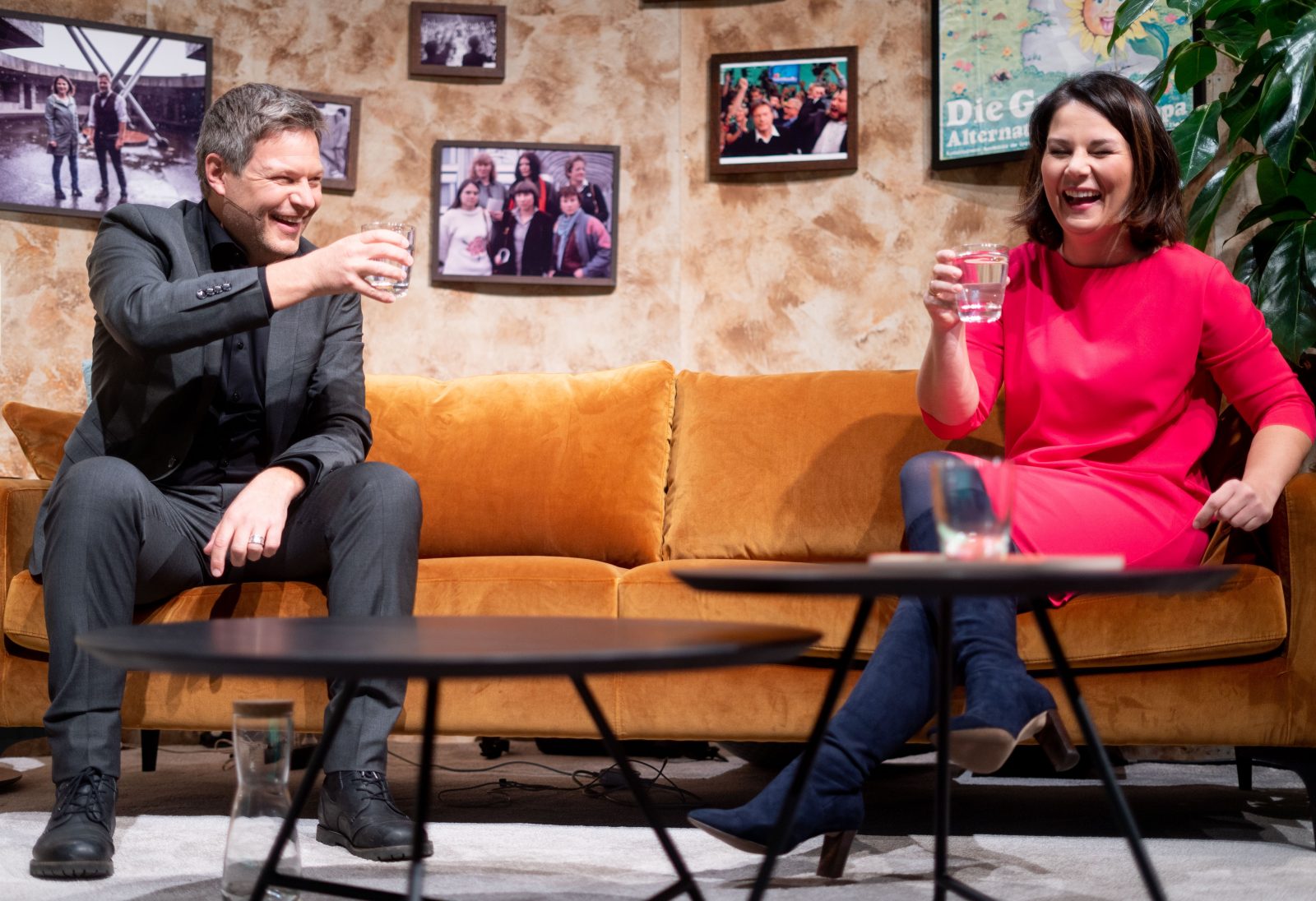 Robert Habeck und Annalena Baerbock beim digitalen Parteitag: Die Grünen-Chefs bekräftigen ihren Regierungsanspruch