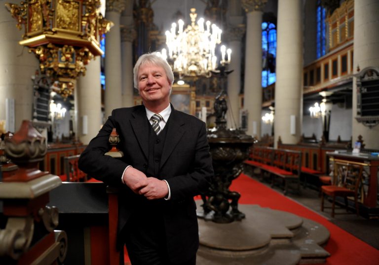 Landesbischof Karl-Hinrich Manzke: Letzte evangelische Landeskirche für Homo-Segnung
