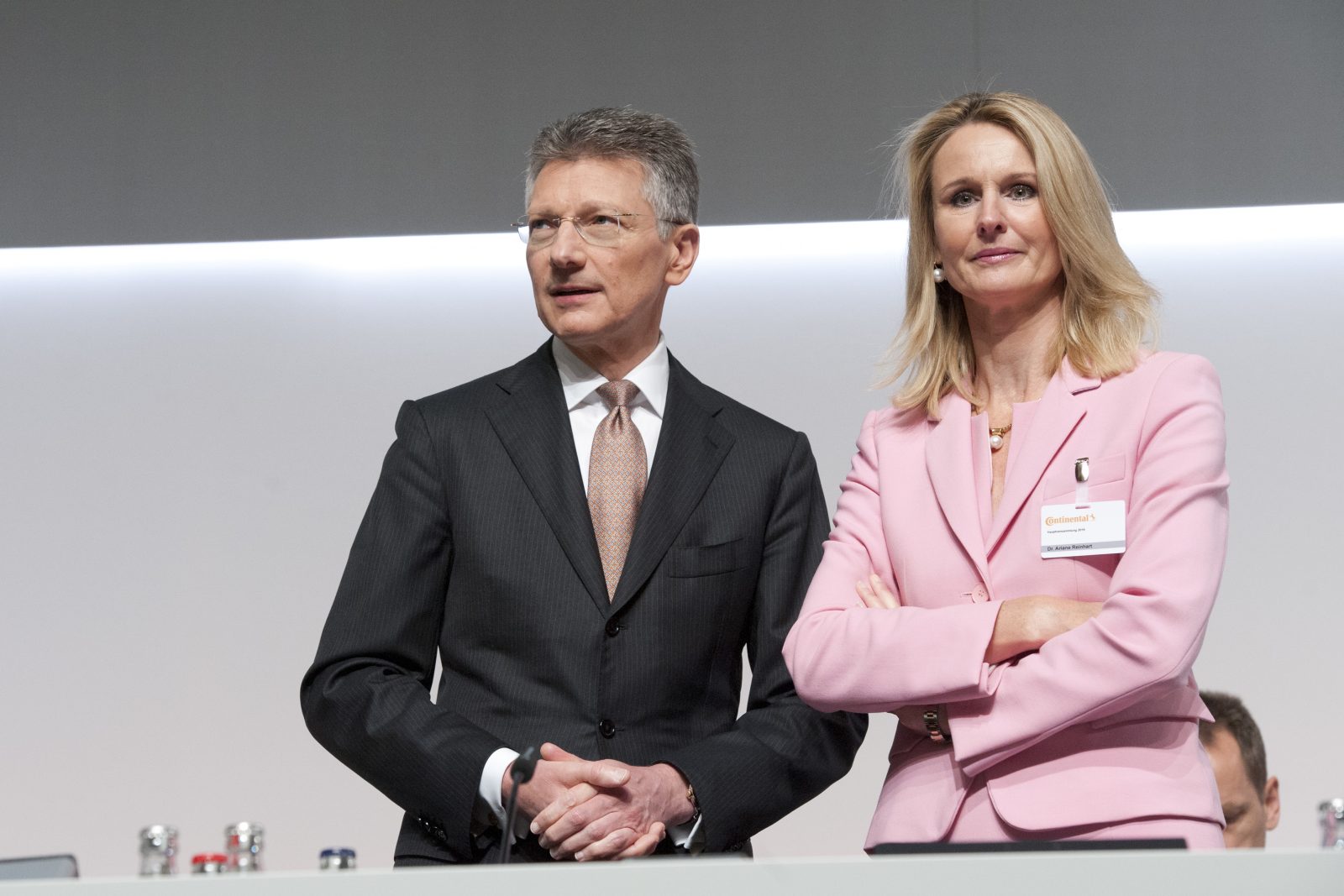 Der Vorstandsvorsitzende der Continental Elmar Degenhart und das Vorstandsmitglied Ariane Reinhart: Vorstandsfrauen bei SDax-Unternehmen verdienen erstmals mehr als Männer