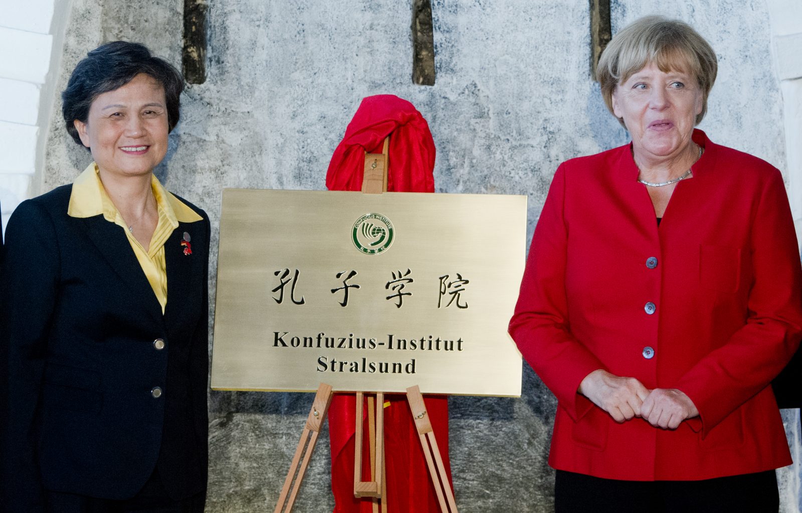 Merkel weiht neues Konfuzius-Institut