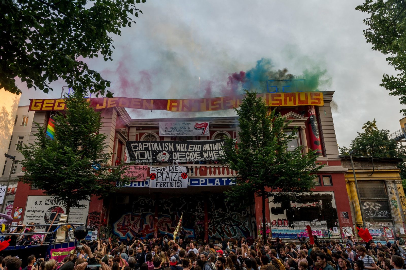 Die "Rote Flora" in Hamburg ist das Zentrum der Linksextremen in der Hansestadt (Archivbild) Foto: picture alliance / NurPhoto