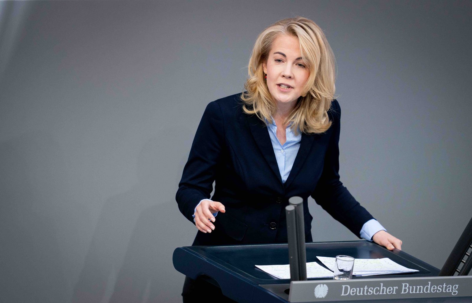 Fdp Nachwuchs Will Vater Und Mutter Aus Familienrecht Streichen