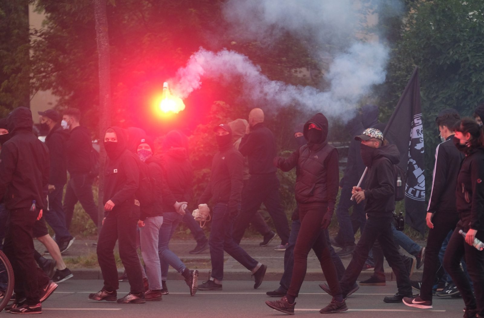 Linksextreme ziehen durch Leipzig-Connewitz