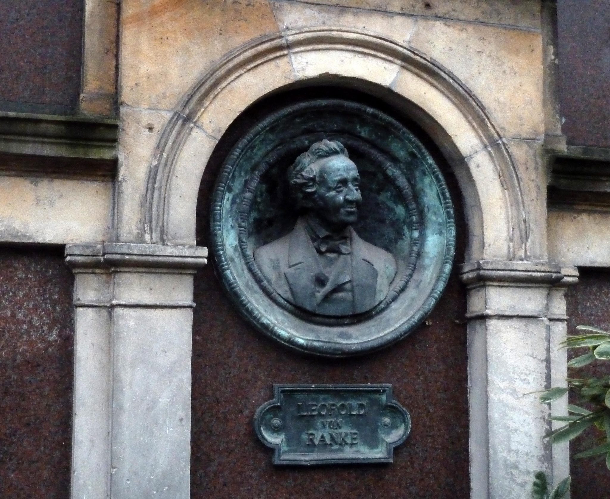 Grabdenkmal für den Historiker Leopold von Ranke: "Freund des Bestehenden" Foto: picture alliance / SCHROEWIG/Bernd Oertwig | SCHROEWIG/Bernd Oertwig