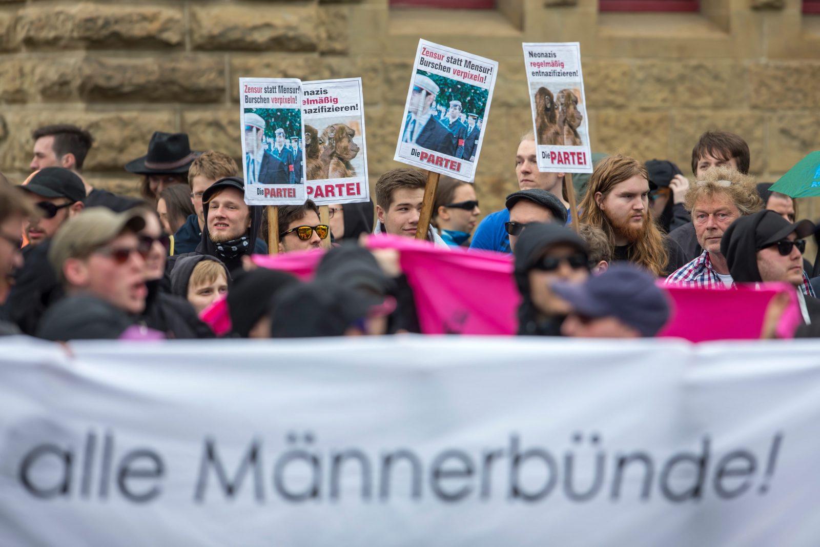 Demonstration gegen Burschenschaften in Eisenach: Es bleibt nicht bei Drohgebärden (Archivbild) Foto: picture alliance / dpa | Michael Reichel