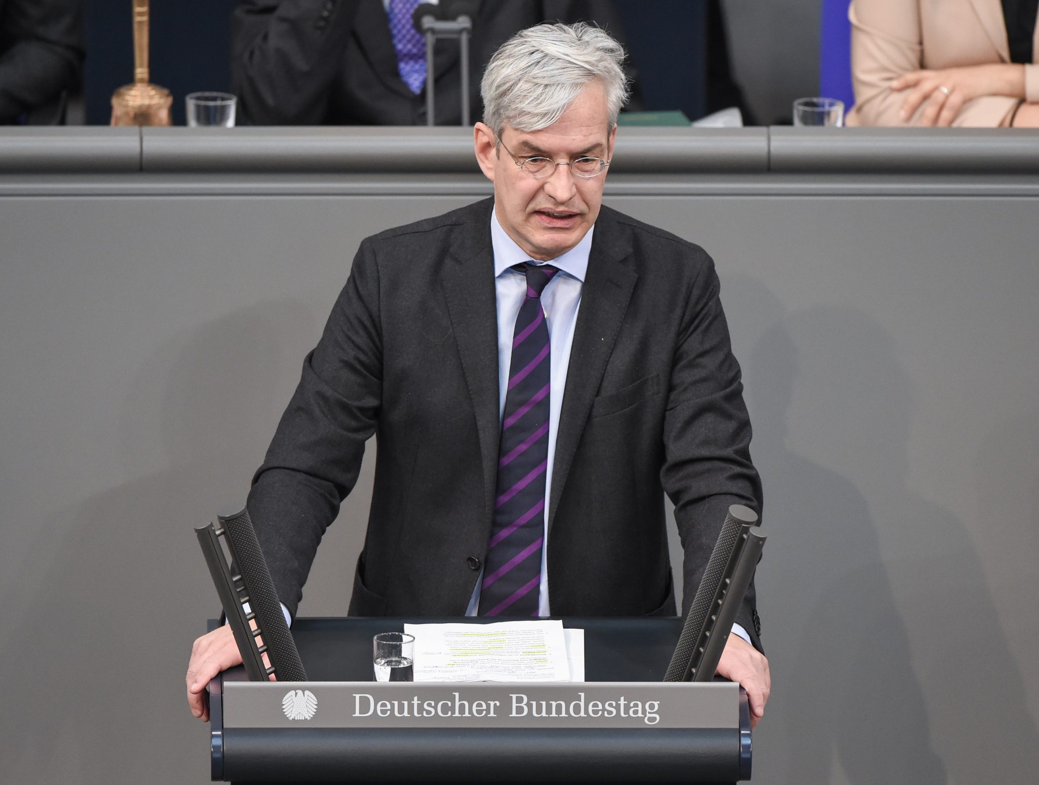 Der innenpolitische Sprecher der Unionsfraktion im Bundestag, Mathias Middelberg (CDU), will eine Studie über Linksextremismus Foto: picture alliance / Christophe Gateau/dpa | Christophe Gateau