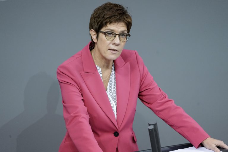 Die scheidende CDU-Chefin Annegret Kramp-Karrenbauer lobt Erfolge ihrer Amtszeit Foto: picture alliance / Flashpic | Jens Krick