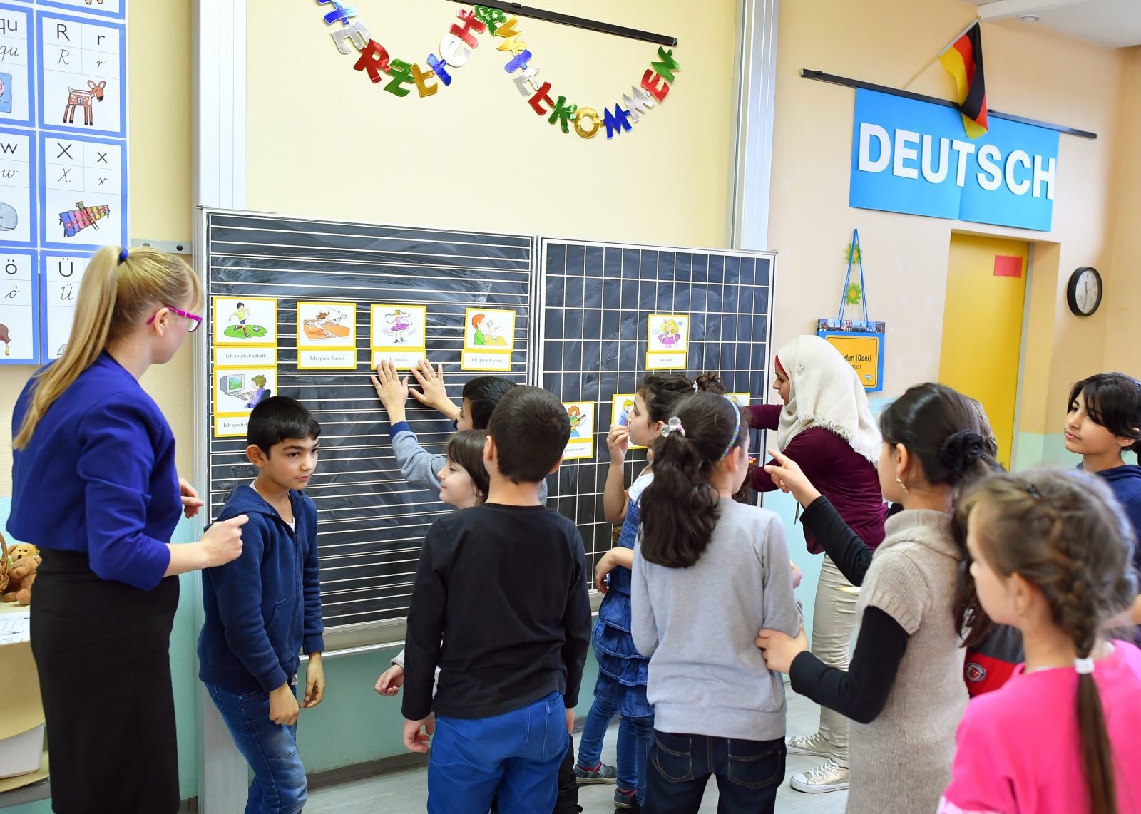 Flüchtlingskinder lernen Deutsch in einer Klasse der Astrid-Lindgren-Grundschule in Frankfurt an der Oder(Archivbild)