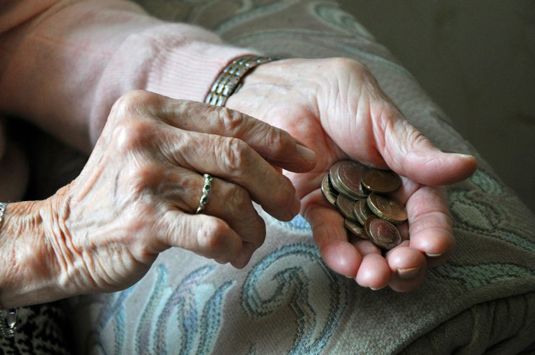 Altersarmut (Symbolbild): Die Zahl der Personen, die von Armut bedroht ist, hat sich seit 2009 verdoppelt