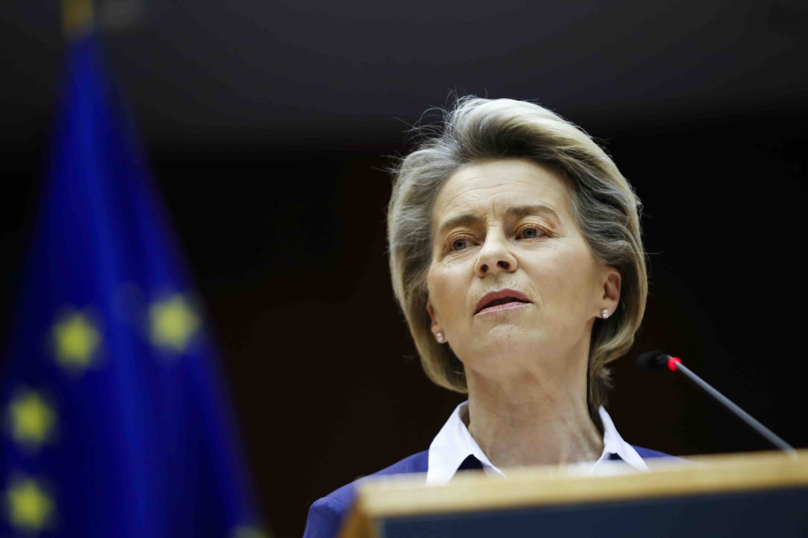 EU-Kommissionspräsidentin Ursula von der Leyen hat das Verbot von Autos mit Verbrennermotoren durchgesetzt. Foto: picture alliance / ASSOCIATED PRESS | Francisco Seco