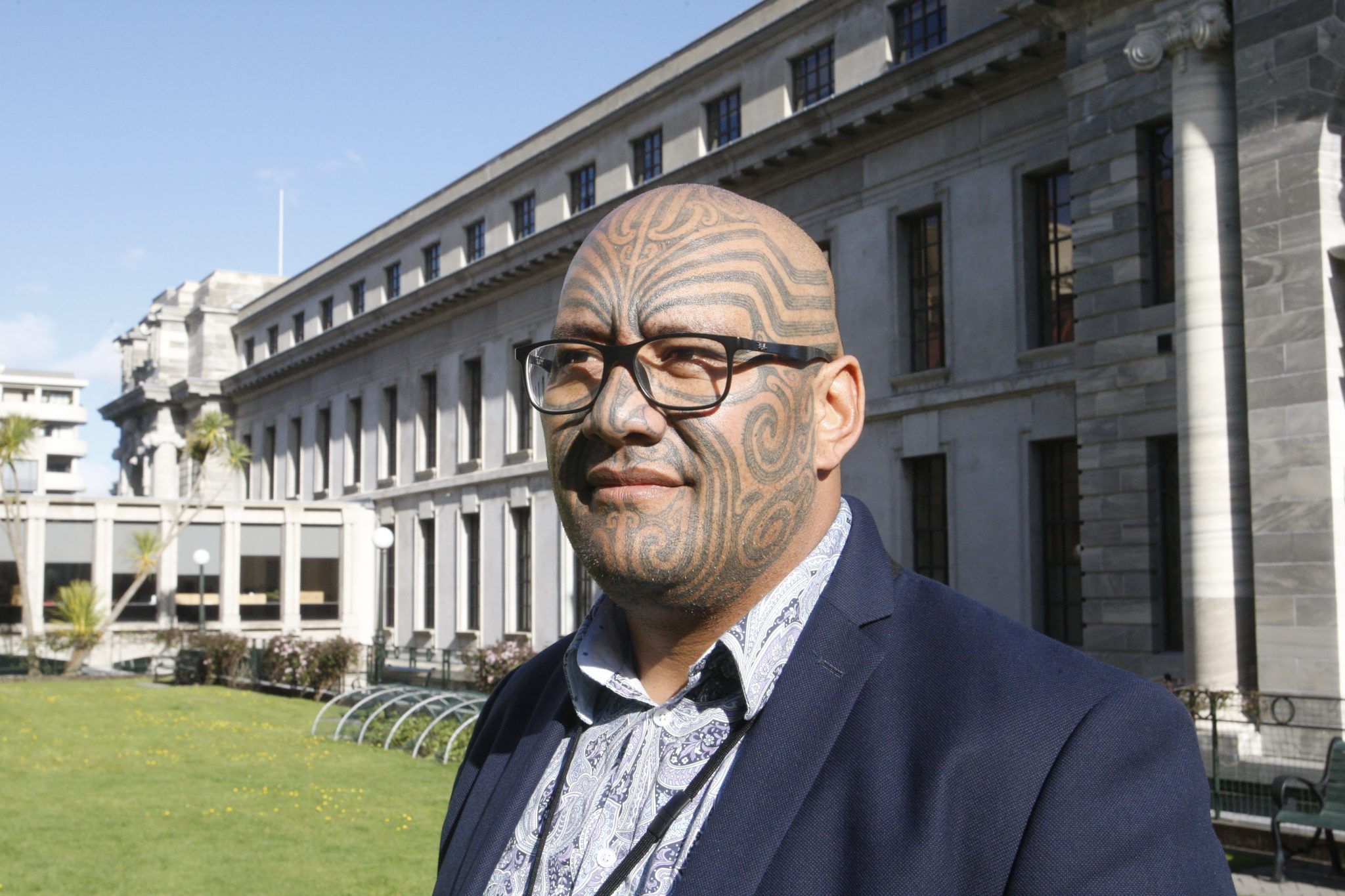 Der Abgeordnete der neuseeländischen Maori-Partei, Rawiri Waititi, kämpft gegen die Krawattenpflicht im Parlament Foto: picture alliance / ASSOCIATED PRESS | Nick Perry