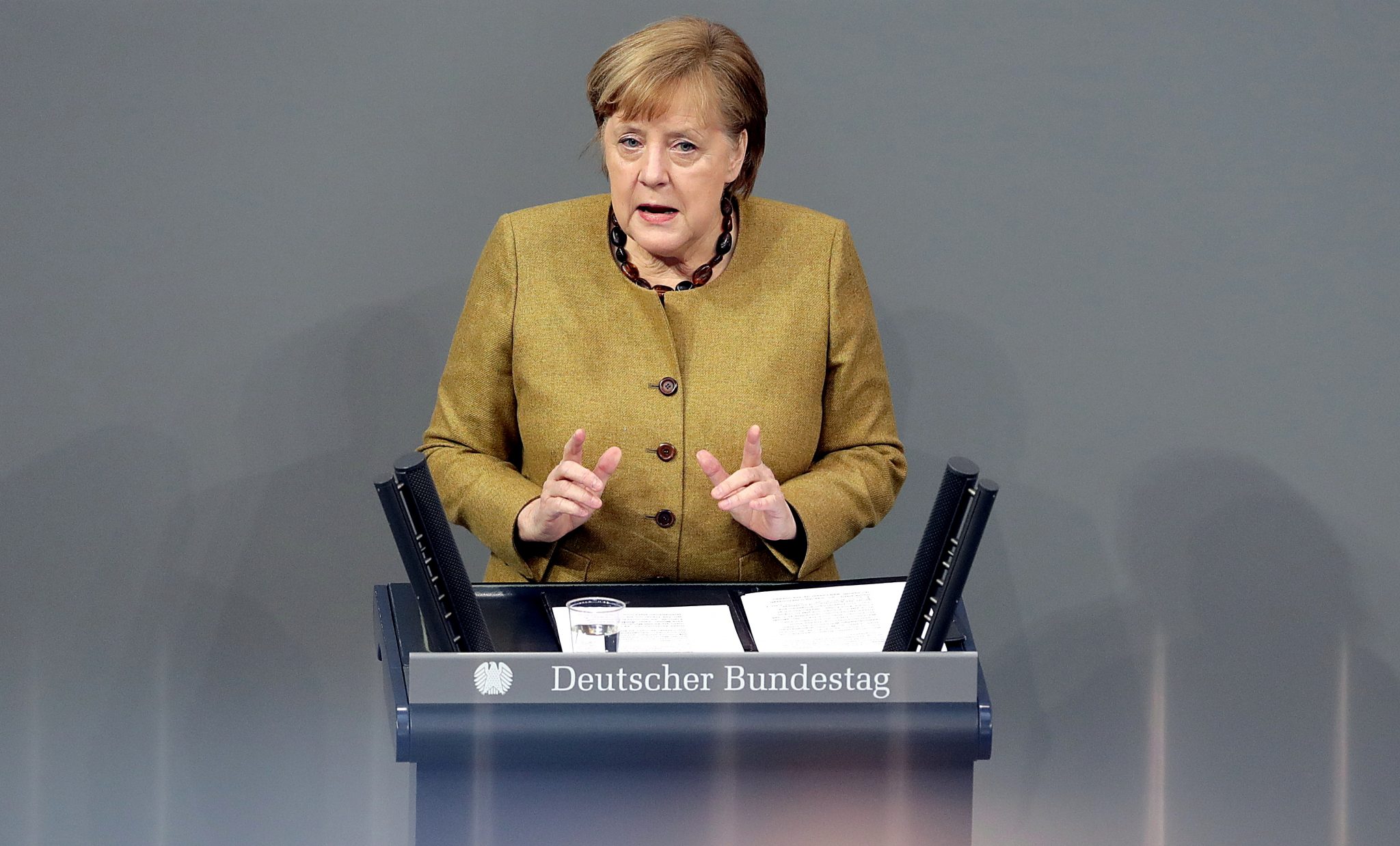 Bundeskanzlerin Angela Merkel (CDU) erntet mittlerweile sogar von ihrer Grünen-Hilfstruppe Kritik Foto: picture alliance / ASSOCIATED PRESS | Michael Sohn