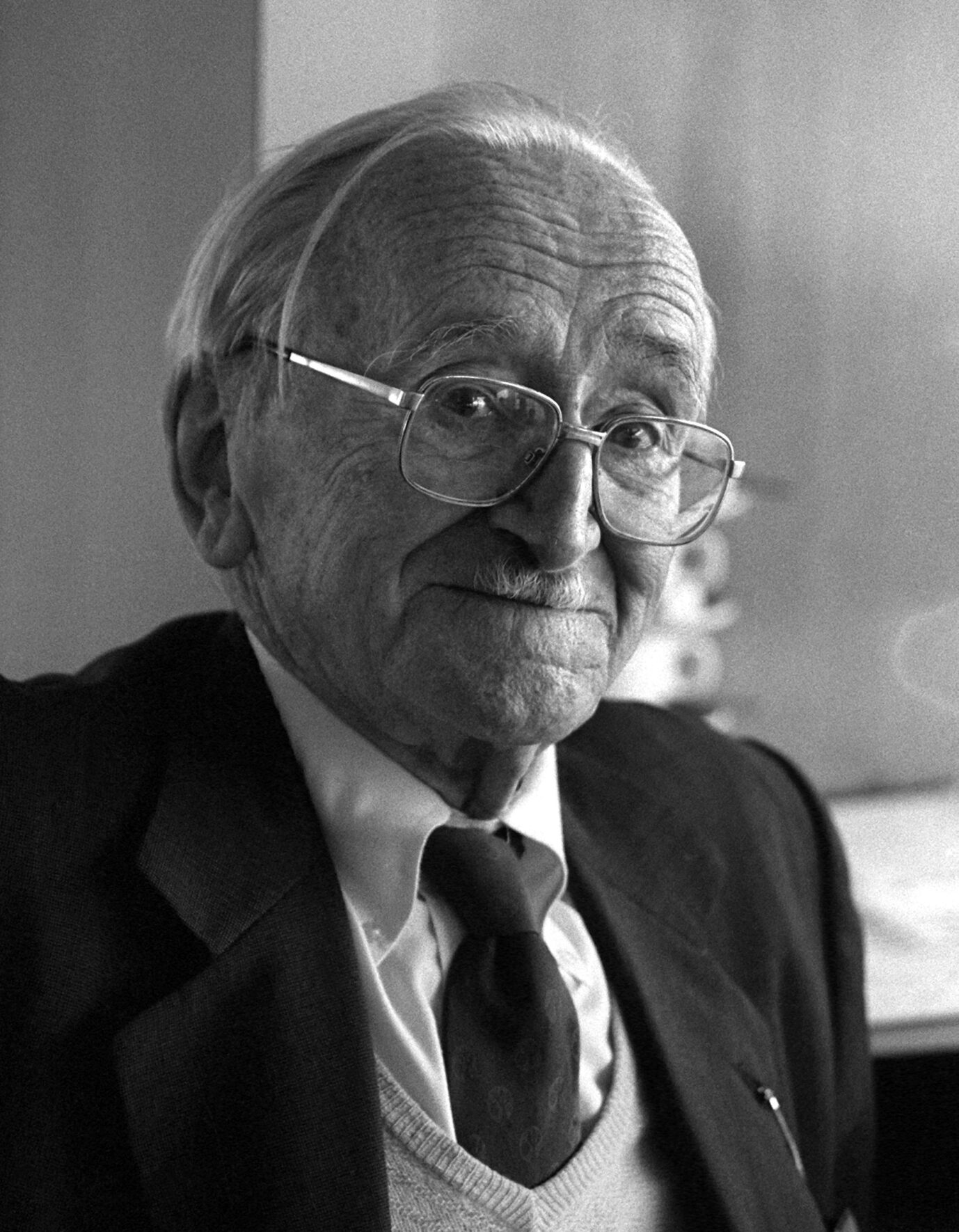 Der österreichisch-britische Nationalökonom, Politologe und Sozialphilosoph Friedrich August von Hayek, aufgenommen am 30.6.1981 beim traditionellen Nobelpreisträger-Treffen in Lindau.
