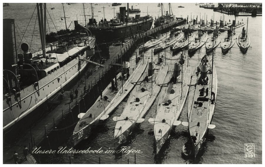 U-Boote der deutschen Marine liegen während des Ersten Weltkriegs im Kieler Hafen Foto: picture alliance / akg-images | akg-images 