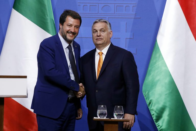 Italiens Lega-Chef Matteo Salvini (links) und Ungarns Ministerpräsident Viktor Orbán: Gemeinsam mit Polens Regierungschef Mateusz Morawiecki (PiS) wollen sie über die Gründung einer neuen Rechtspartei in Brüssel sprechen