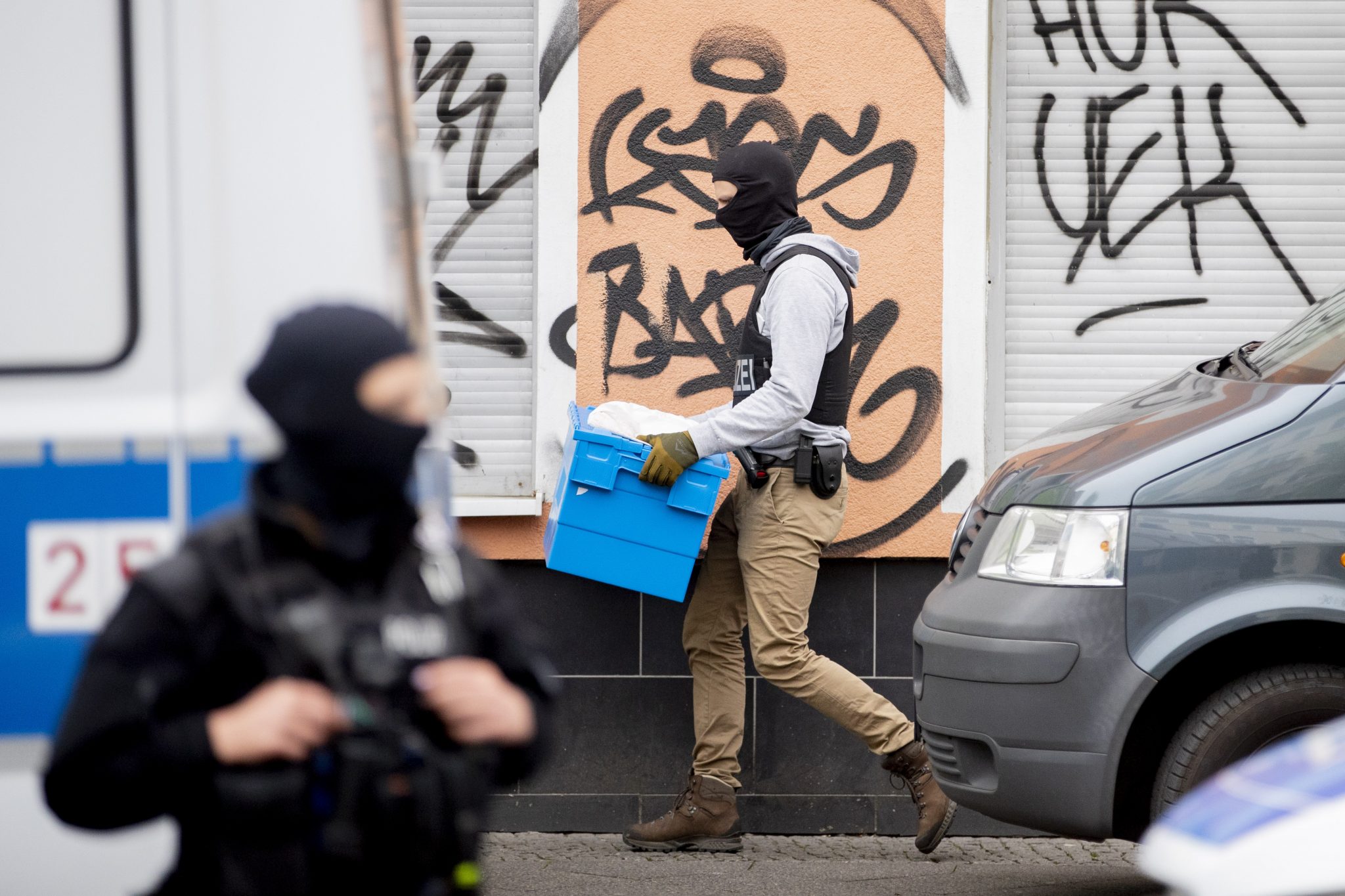 Polizei durchsucht Berliner Moschee (Archivbild): Betrug bei Corona-Soforthilfen
