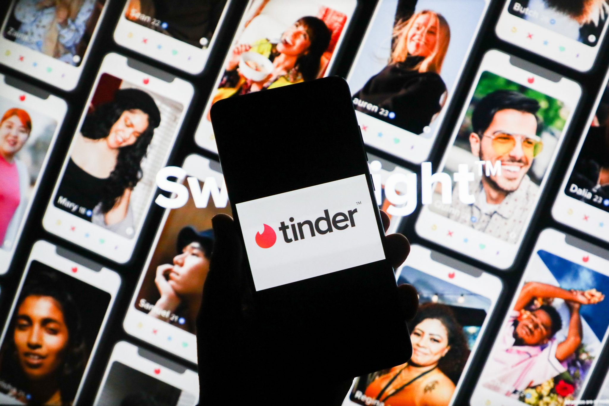 Mit der Dating-App Tinder können Nutzer in den USA künftig Vorstrafen möglicher Partner erfahren (Symbolbild) Foto: picture alliance / NurPhoto | Beata Zawrzel