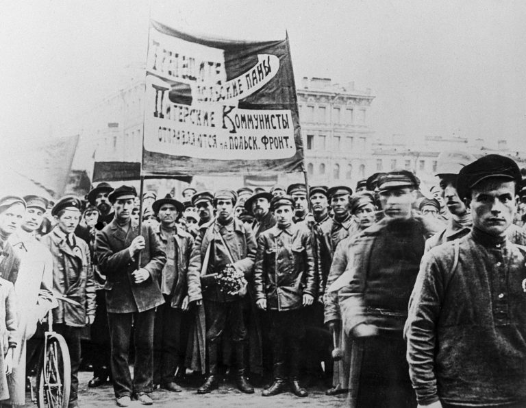 Arbeiter demonstrieren für die Rote Armee während des sowjetisch-polnischen Krieges Foto: picture alliance / Ria Novosti/Sputnik/dpa | Ria Novosti